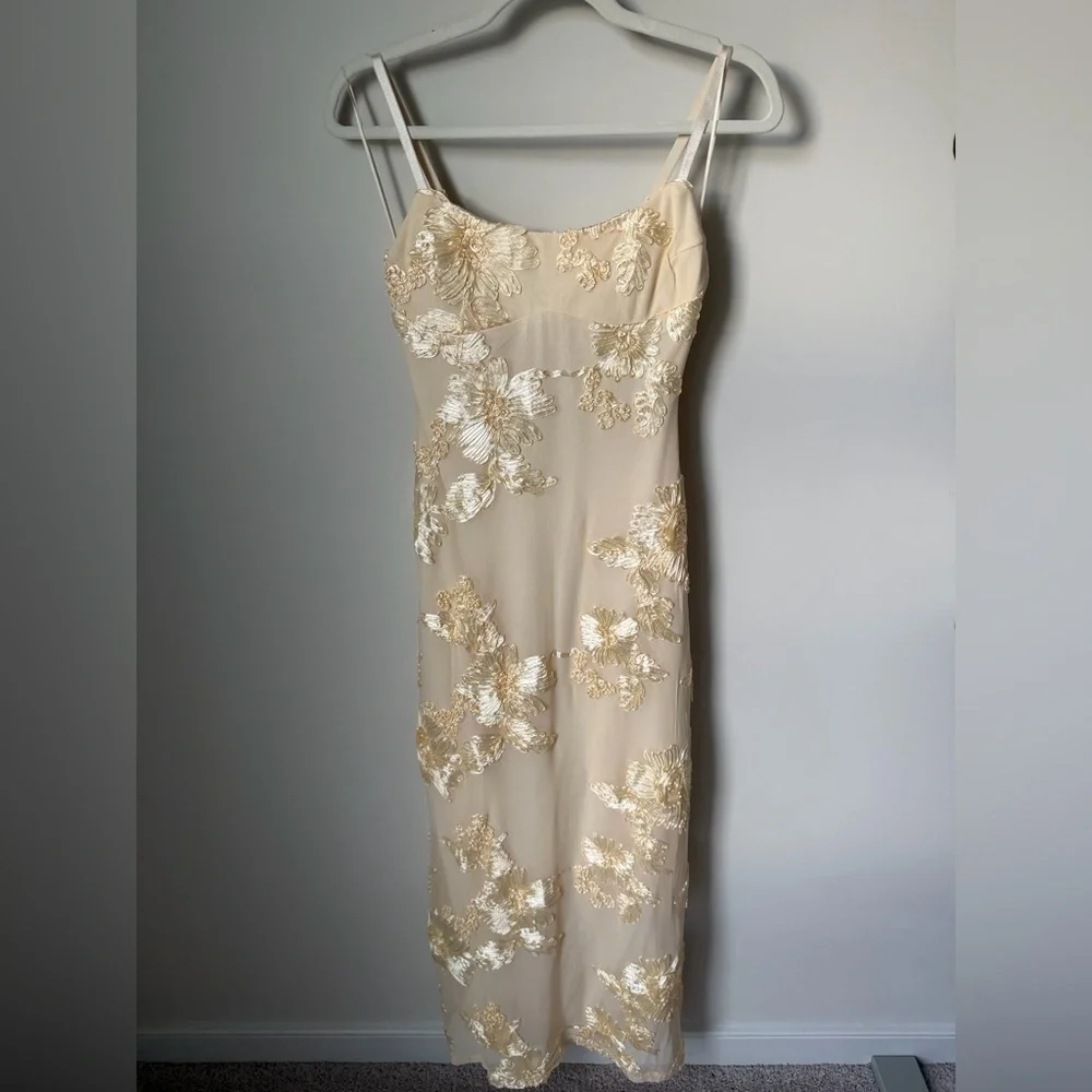 Viral Yellow floral applique bodycon Maxi Dress - Picture 2 of 6
